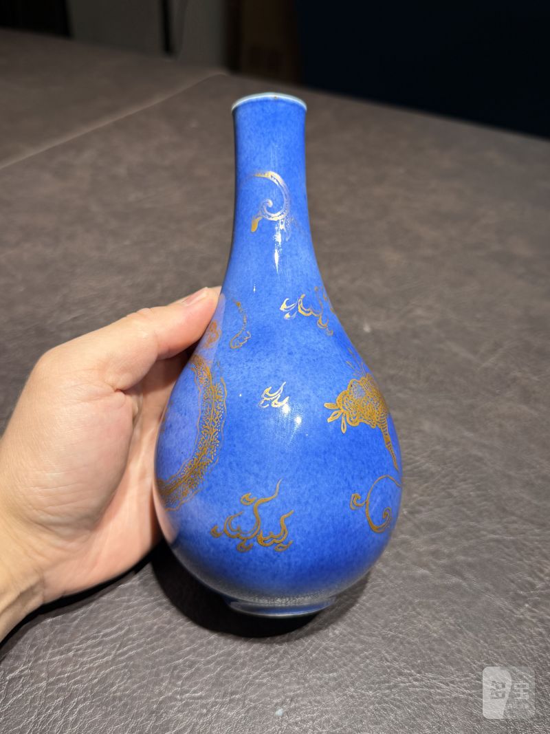 清康熙 洒蓝釉描金香草龙胆瓶 - 图8